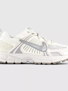 Nike Girl's White Silver Vomero 5 Mesh Low Top Athletic Sneaker Size 10